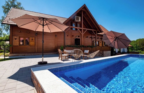 Kravarsko House | Rustic Cottage With Heated Pool, Velika Buna, Croatia