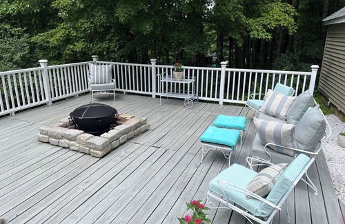Sherman Cottage | Rustic Country Beach Cottage Candlewood Lake-Seasonal Rental
