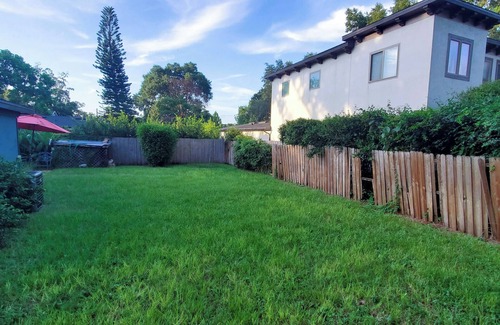 Delaney Park House | Rustic Dwtn House, Hot Tub, BIG Yard All 4 U
