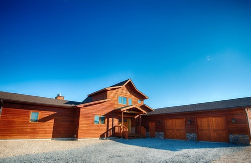 Twin Bridges House | Rustic, Elegant Mountain Residence Close To The Best Fly Fishing In Montana.