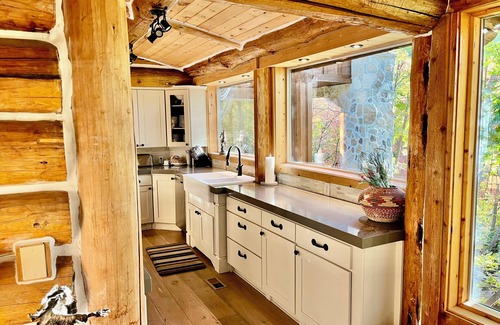 Sundance Cabin | Rustic film producer's haven in Sundance, Hot Tub, Fire Pits, Views!