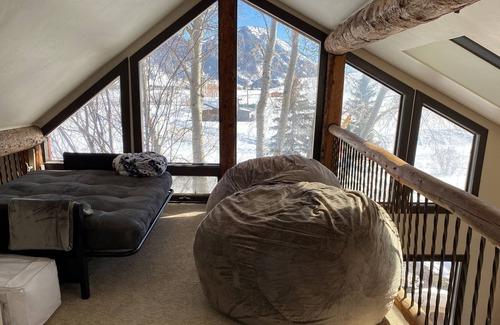 Crested Butte House | Rustic High Life Rural Ranch- Hot Tub w/ MCB views, furnished barn, 20min slopes