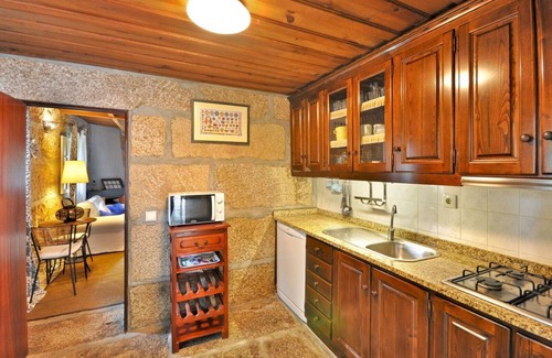 Marco de Canaveses Cottage | Rustic House, Infinity Pool, Kayak, Paddle, Total Privacy (35 min OPORTO)