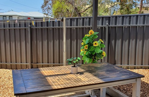 Gepps Cross House | Rustic large 5 bedroom home in a inner city suburb