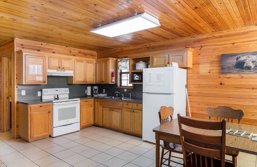 Mountainburg Cabin | Rustic Lazy Bear Cabin with a Hot Tub