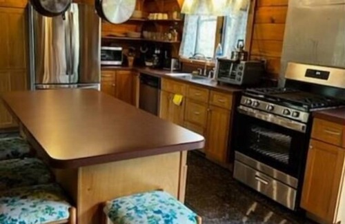 Kresgeville Cabin | Rustic Log Cabin in the Poconos: HOT TUB, FIRE PIT, POOL TABLE, PING PONG TABLE!