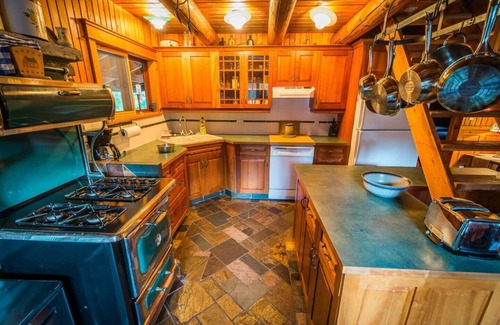 Howser House | Rustic luxury in the wilderness, by the beach with lake views