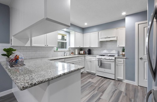 Westbury House | Rustic Modern Spacious home/near Nrg, Downtown, meyerland plaza