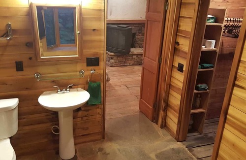 Cullowhee Cabin | Rustic Mountain Cabin Getaway