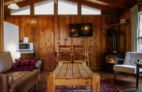 Port Severn Cabin | Rustic Muskoka Cabin on the Lake- Port Severn