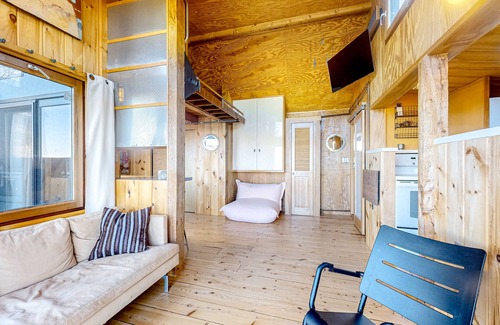 Rockport House | Rustic Oceanfront Studio on Rockport Harbor, Wifi, Loft