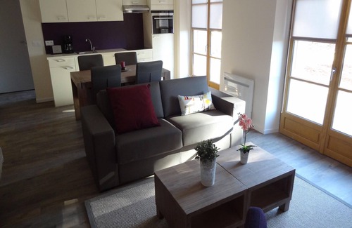 Montbrun-les-Bains Apartment | Rustic Retreat in Nature’s Embrace