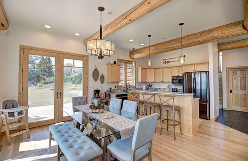 Dayton House | Rustic Retreat on Flathead Lake