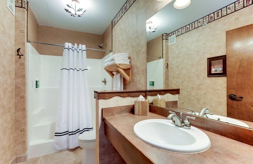 Johnston Hotel | Rustic Retreat w/Indoor-Outdoor Pool, Whirlpool & Free Breakfast