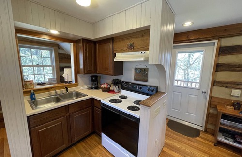 Elizabeth Cabin | Rustic, Romantic, Secluded, & Private
