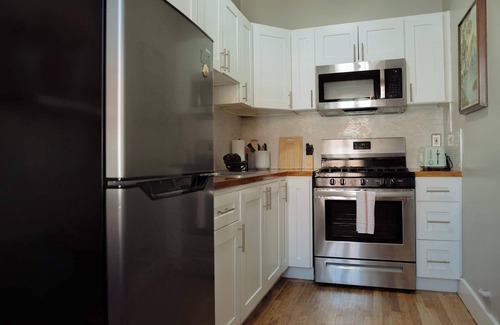 East Hollywood Apartment | Rustic Studio in Los Feliz - Fully Furnished