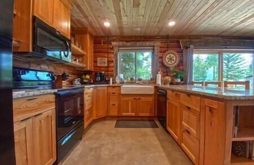 Ashton Cabin | Rustic Trails (EV, eco, wheelchair & pet friendly), Rustic Trails (EV, eco, wheelchair & pet friendl