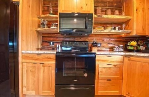 Ashton Cabin | Rustic Trails (EV, eco, wheelchair & pet friendly), Rustic Trails (EV, eco, wheelchair & pet friendl