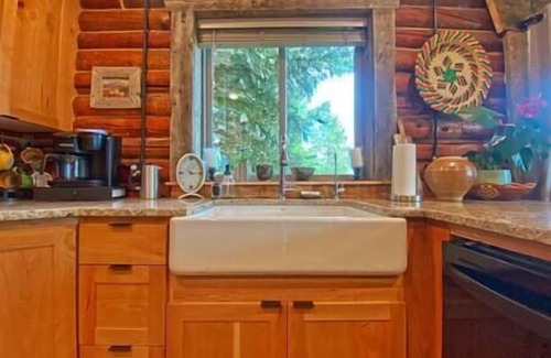 Ashton Cabin | Rustic Trails (EV, eco, wheelchair & pet friendly), Rustic Trails (EV, eco, wheelchair & pet friendl