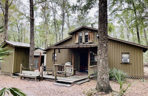Old Town Cabin | Rustic Treehouse and Cabin Retreat Near the Suwannee River