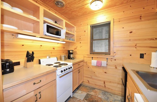 Mazama Cabin | Rustic Two Bedroom Cabin