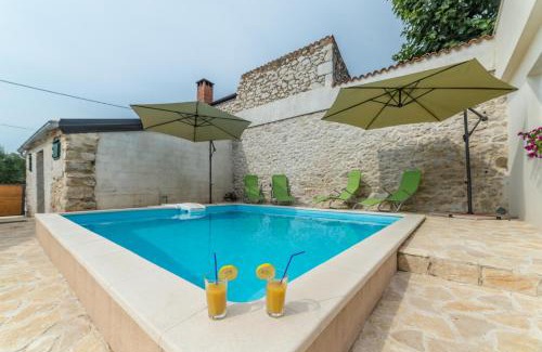 Crno Villa | Rustic villa