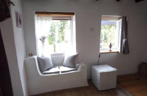 Polski Trambesh Apartment | Rustic Village Retreat