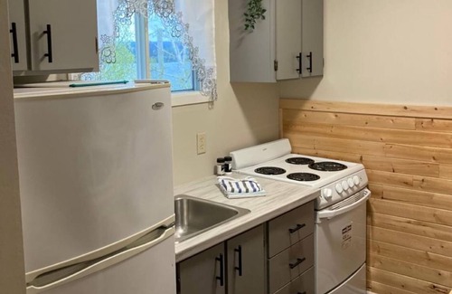 Port Blandford Cabin | Rustic Wave Cottages-Cabin #2
