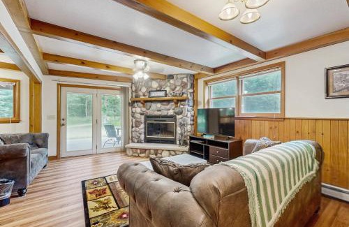 Friendship House | Rustic Woodland Retreat