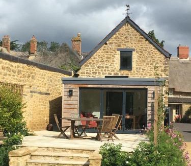 Merriott House | RusticRetreat-4Guests-Fireplace-Parking-Garden