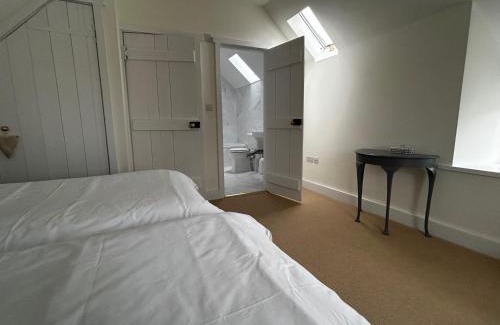 Merriott House | RusticRetreat-4Guests-Fireplace-Parking-Garden