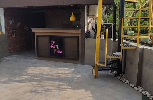 Hauz Khas Apartment | Rusty Roads, South Delhi, New Delhi, Terrace with Jacuzzi for Nature lovers