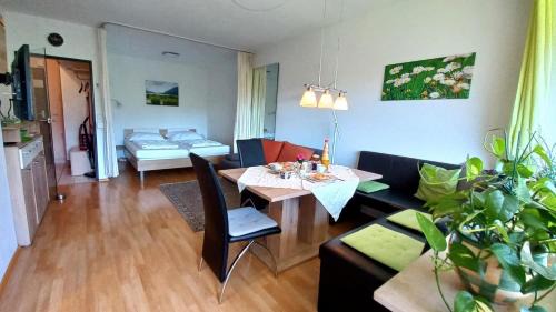 Bodensdorf Apartment | RUTH Haus KMB Seeblickappartement am Ossiacher See mit direktem Seezugang, Hallenbad