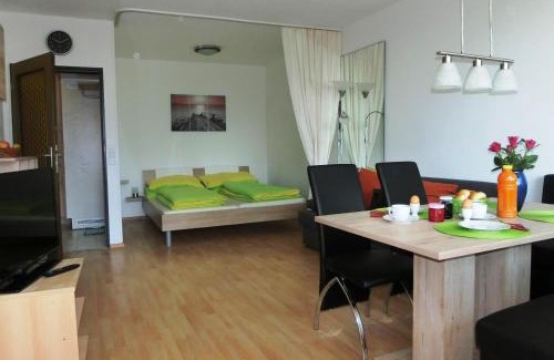 Bodensdorf Apartment | RUTH Haus KMB Seeblickappartement am Ossiacher See mit direktem Seezugang, Hallenbad