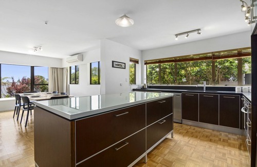 Nelson South House | Rutherford Retreat - Nelson Holiday Home
