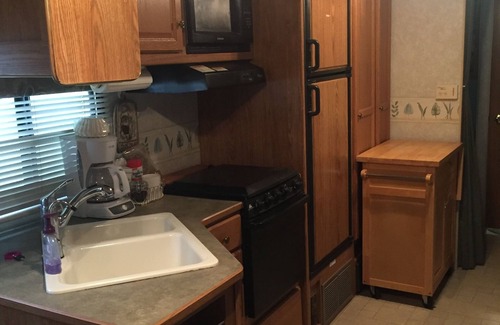 Buchanan Dam House | RV ,lake access , Swimming Pool & kayaks may be shared , Sleeps 4!