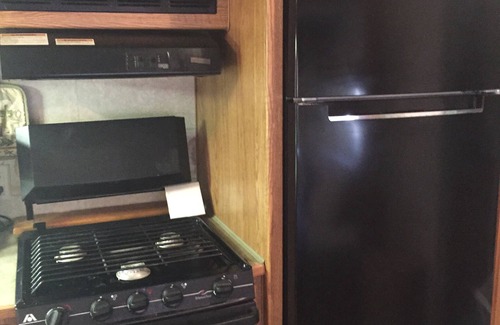 Buchanan Dam House | RV ,lake access , Swimming Pool & kayaks may be shared , Sleeps 4!