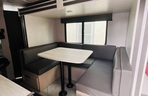Brentwood House | RV of Serenity w/Cozy Cotton Comforts, Easy Self Check-Ins, and Privacy Galore!