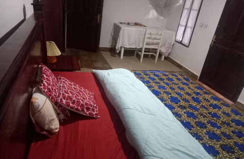 Nyanza Bed & Breakfast | Rwanda African Art Museum