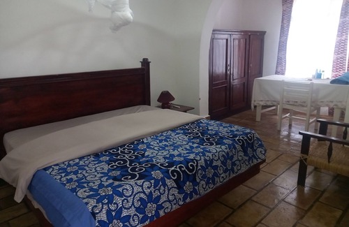 Nyanza Bed & Breakfast | Rwanda African Art Museum