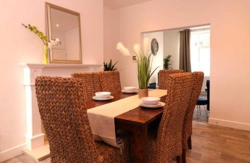 Newton-le-Willows House | Rydal house 2 bedroom house with upstairs bathroom