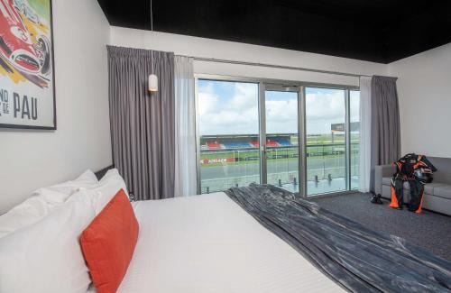 Seymour Hotel | Rydges Pit Lane