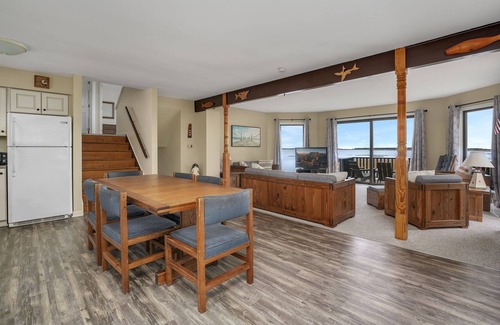 Deep Hole House | Ryokan - Water views, Shared Boat Launch!