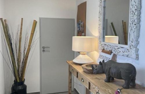 Louroux-Hodement House | Séjour détente avec piscine privée, activités variées et confort moderne en Auvergne - FR-1-489-455