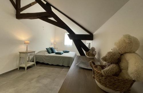 Louroux-Hodement House | Séjour détente avec piscine privée, activités variées et confort moderne en Auvergne - FR-1-489-455