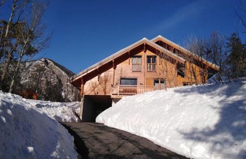 Briancon Ski Chalet | Séjour en famille dans un chalet cosy!