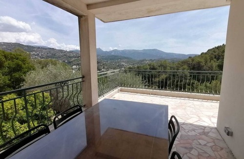 Contes House | Séjour en Pleine Nature, vue Imprenable, Jacuzzi