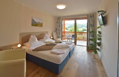 Seeboden Cottage | Süd - See Komfortzimmer Mirnock mit Balkon - Gästehaus Bärwald