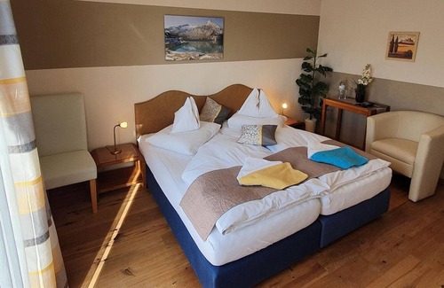 Seeboden Cottage | Süd - See Zimmer Garten mit Balkon - Gästehaus Bärwald