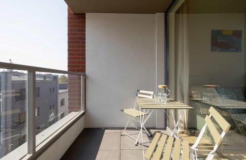 Katowice Apartment | Słoneczna Comfy Apartment with Balcony & Parking Katowice by Noclegi Renters